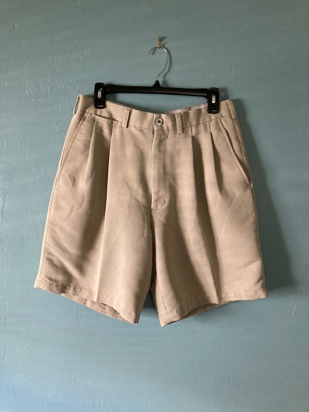 Ping men's pleated beige shorts size 32